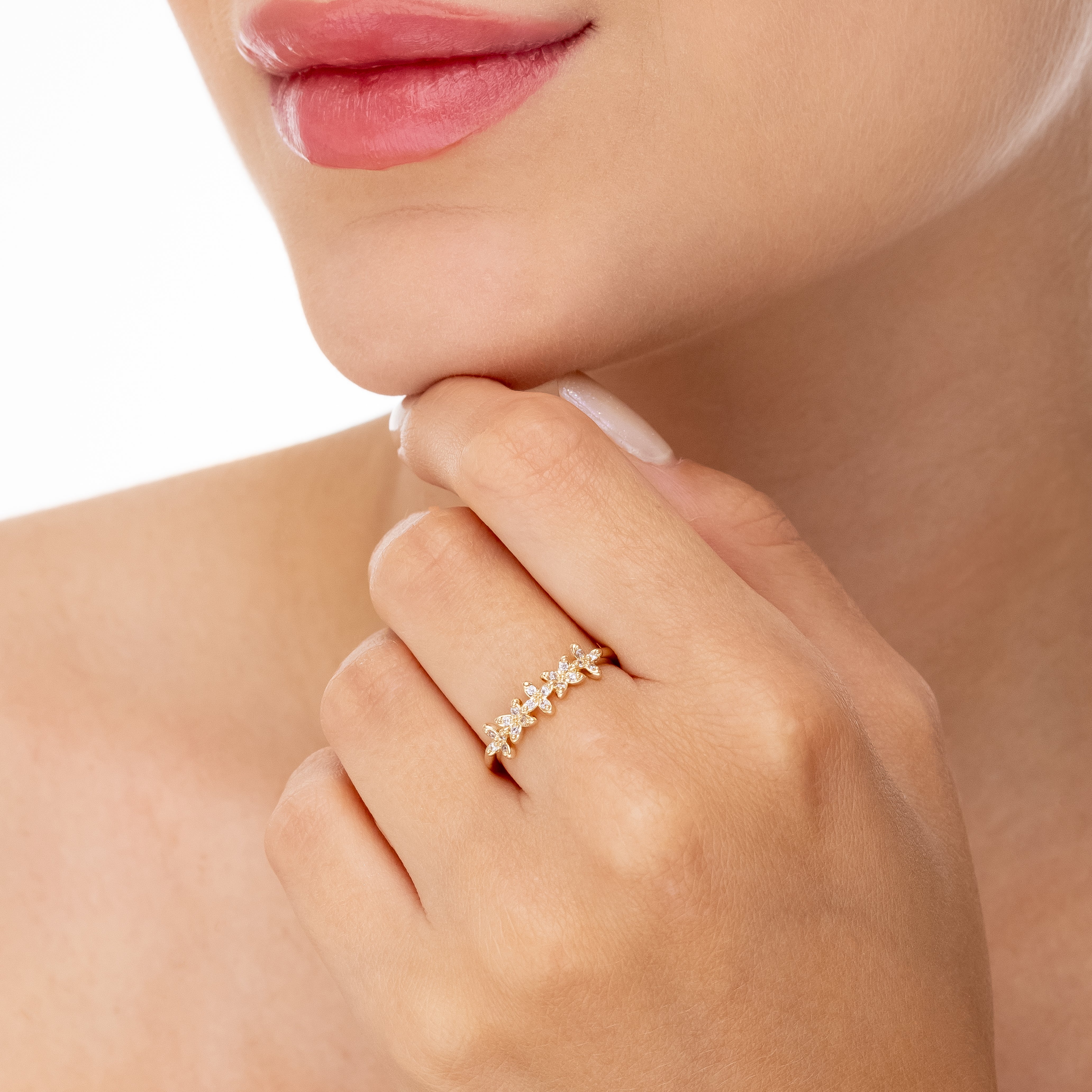 Anel Delicado com Microzircônias Banhado a Ouro 18k